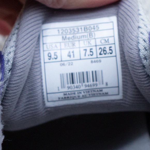 Brooks Adrenaline GTS 22 Gray Running Shoes 1203531B045 Women's Size 9.5 - Picture 8 of 9